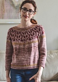 Пуловер с круглой кокеткой, связанный спицами