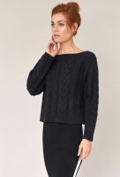 Женский пуловер с косами описание