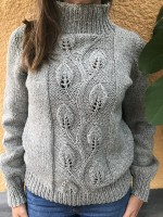 Бесшовный пуловер ажурным узором