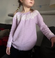 Детский пуловер с дубовыми листиками