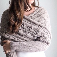 Вязаный пуловер-шарф спицами