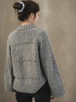 Вязаный оверсайз пуловер спицами