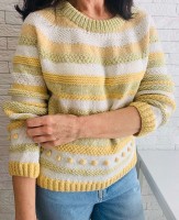 Женский текстурный пуловер спицами