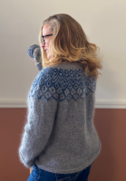 Бесшовный пуловер спицами для полных
