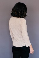 Спинка пуловера, связанного спицами чулочной вязкой
