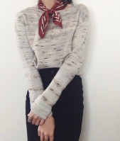 Женственный пуловер для стильного образа