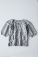 Прямой пуловер с рукавами до локтя, связанный спицами
