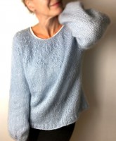 Женский свитер связанный