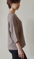 Пуловер с текстурным узором спицами сверху