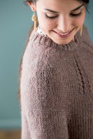 Вязание для женщин пуловера с круглой кокеткой