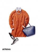 Модное вязаное оранжевое платье можно носить как с сапожками, так и с туфлями