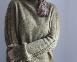 Современный комфортный свитер