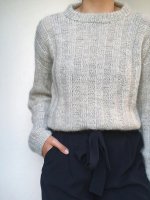 Стильный свитер резинкой