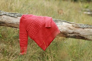 Пуловер женский с текстурными узорами, вязанными спицами