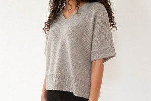 Модный пуловер с коротким рукавом спицами
