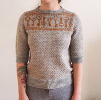 Пуловер с жаккардовым узором спицами