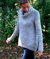 Модный свитер женский спицами с описанием