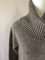 Модный свитер женский с высоким воротом