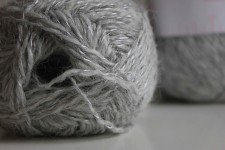 Пряжа для вязания пуловера с коротким рукавом