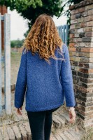 Женский пуловер, связанный спицами по кругу