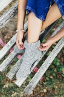Красивые носки, связанные спицами из шерсти
