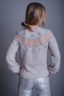 Женский пуловер с круглой кокеткой