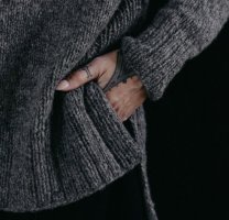 Модный женский свитер