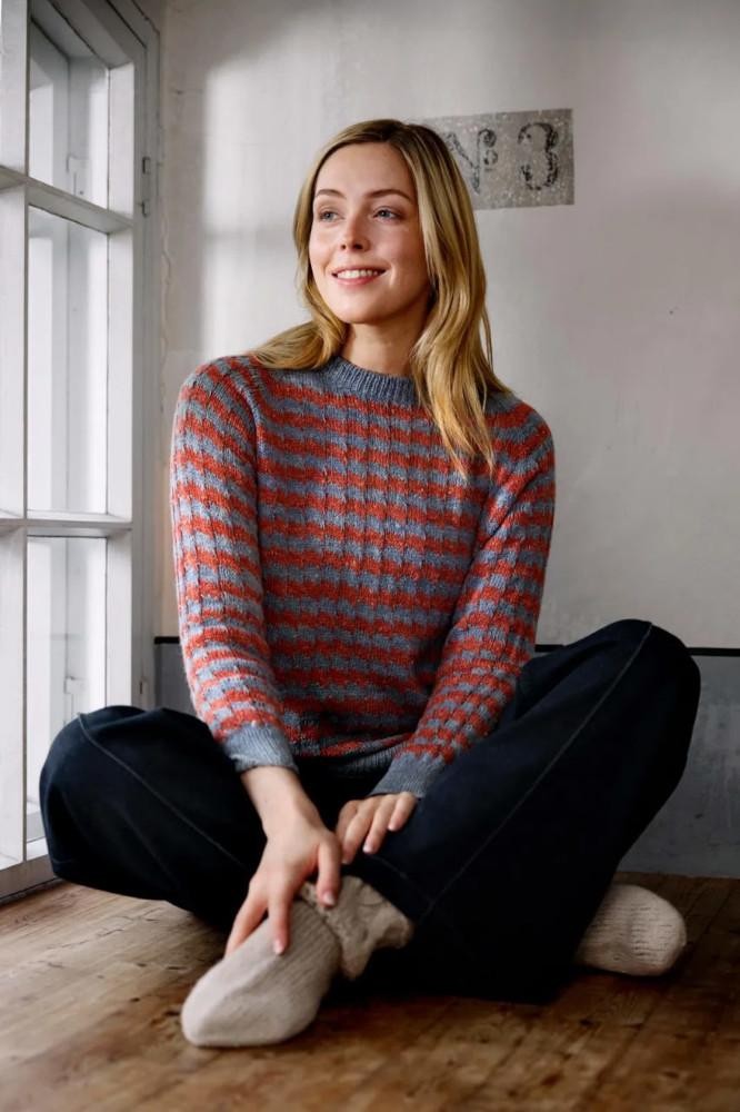 Женский пуловер реглан с ленивым жаккардом спицами