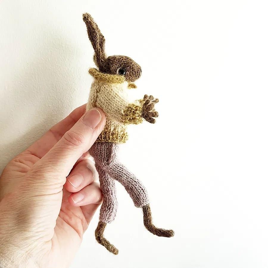 Вязаная спицами кукла кролик Bunny Doll с одеждой