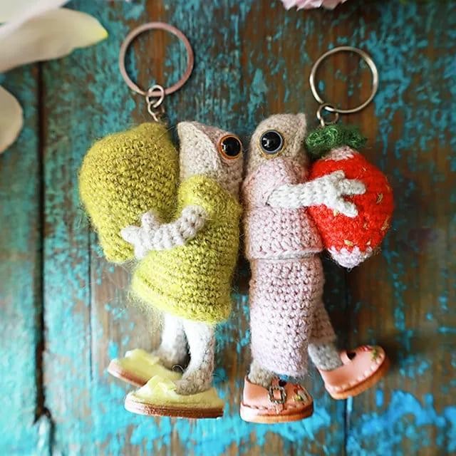 Вязаная крючком лягушка New Frog с одеждой