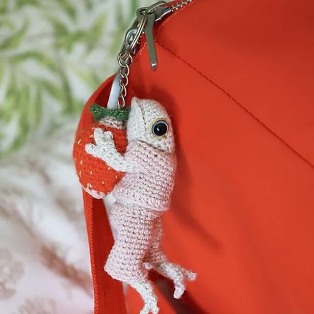 Вязаный лягушонок крючком