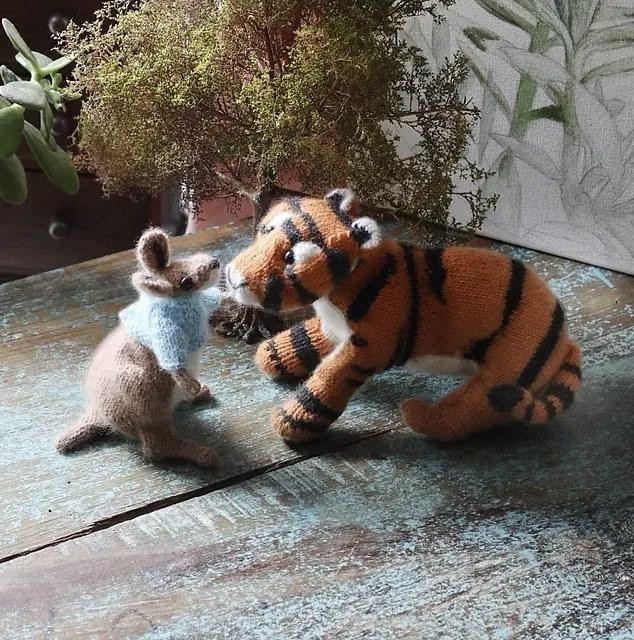 Вязаный тигр спицами