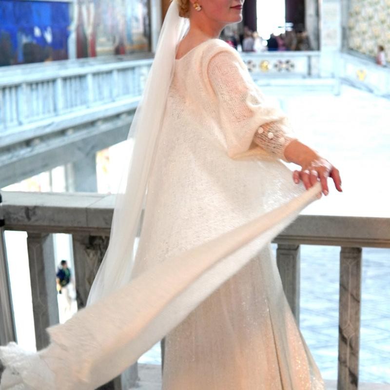 Вязаный спицами мохеровый шазюбль для невесты Nuptiae Cape