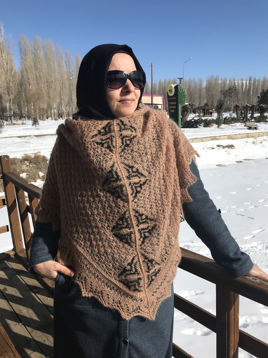 Ажурная шаль спицами