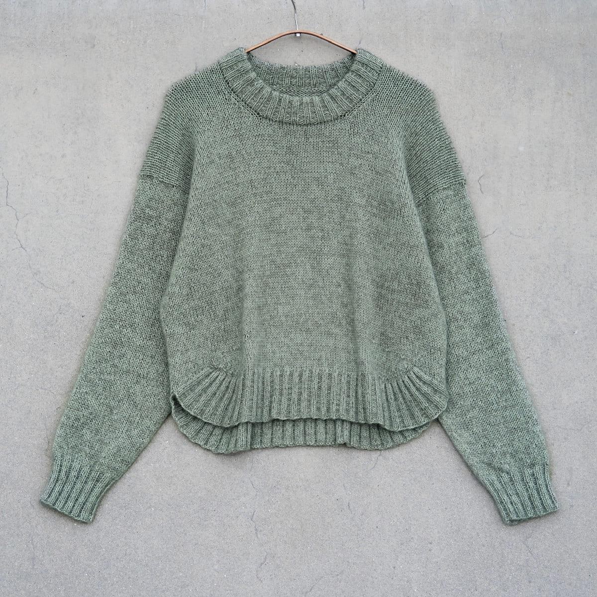 Вязаный спицами пуловер с закругленными разрезами Astrid Sweater