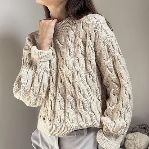 Вязаный спицами пуловер с большими косами Knitonomy Pearl Sweater