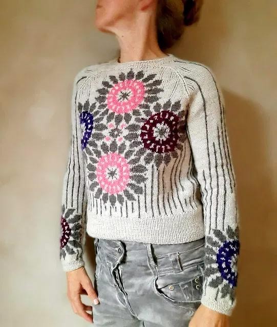 Женский жаккардовый пуловер спицами