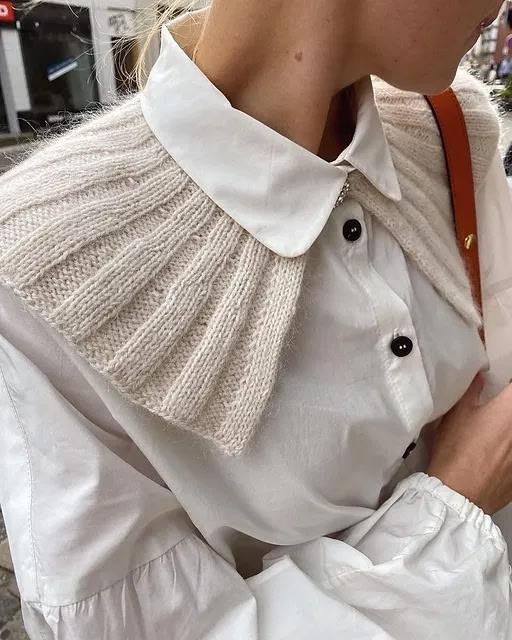 Вязаный воротничок спицами