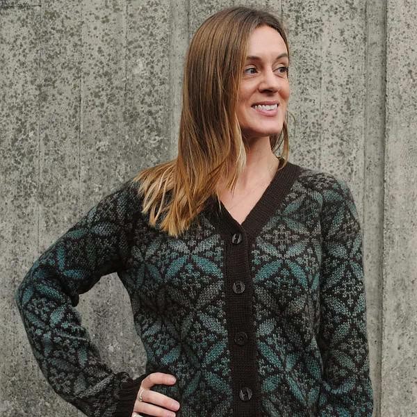 Вязаный спицами сверху вниз жаккардовый кардиган Cathedral