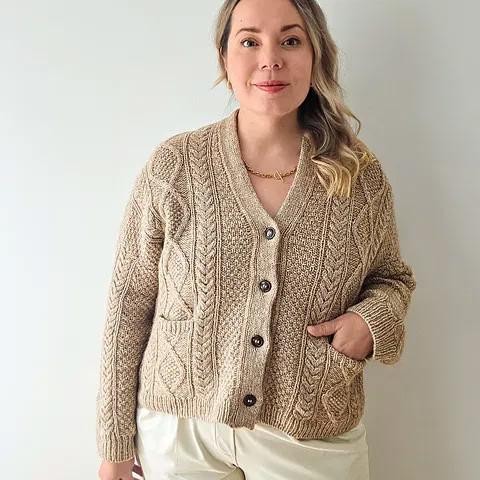 Вязаный спицами кардиган с косами Book Club cardigan