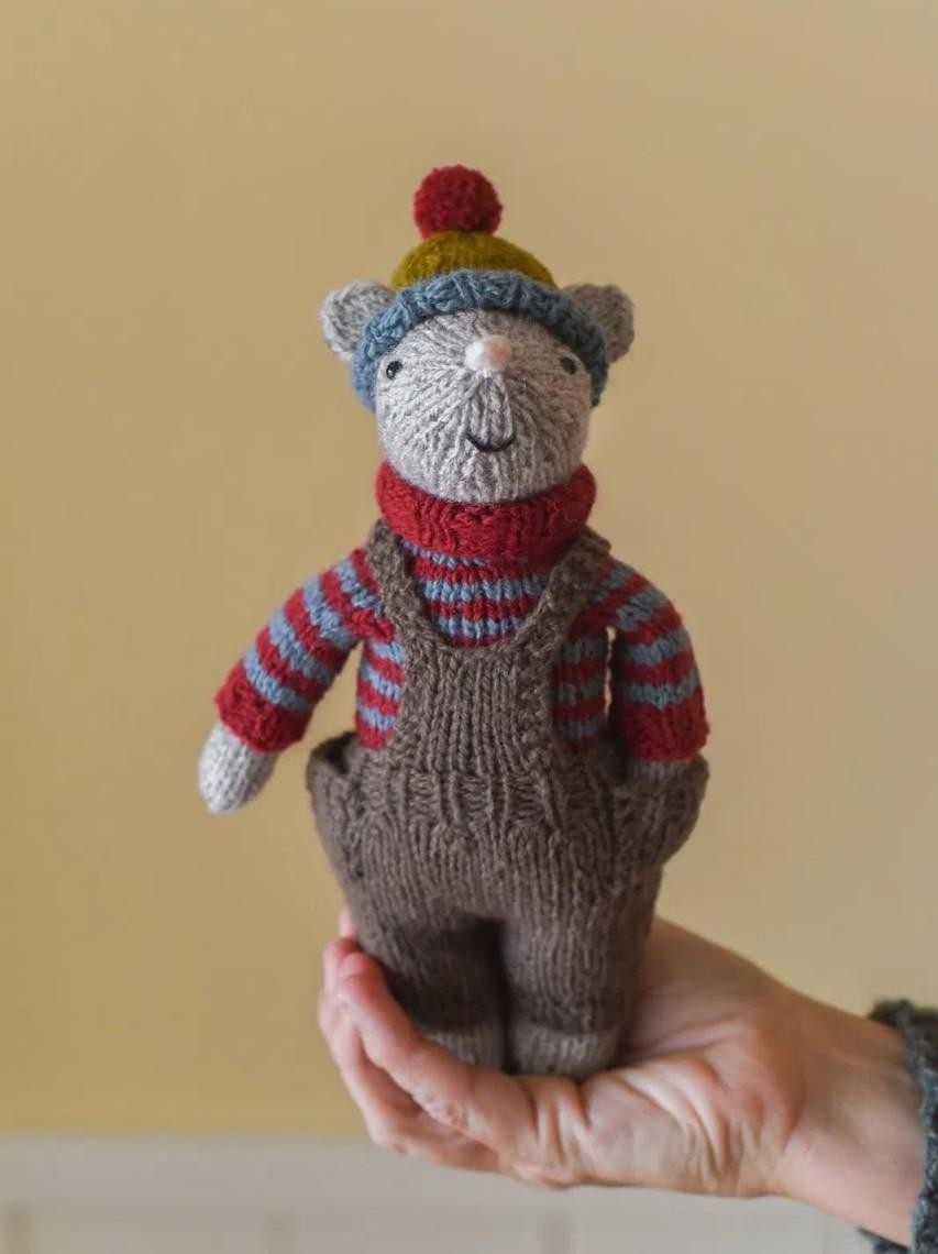Вязаный мышонок спицами