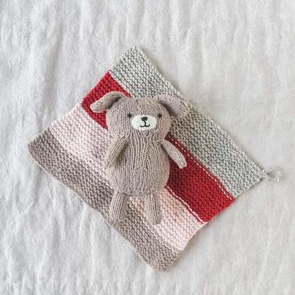 Вязаный спицами малыши животные в пелёнках