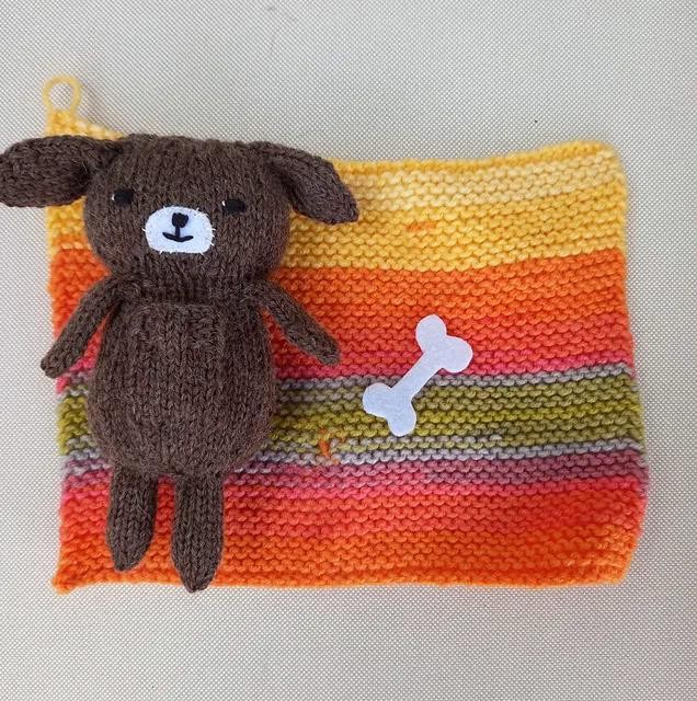 Вязаный спицами малыши животные в пелёнках