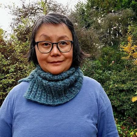 Вязаный спицами снуд пышной резинкой