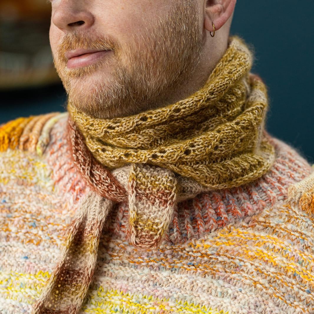 Вязаный спицами ажурный шарфик-шалька Glowhair Frost Scarflet