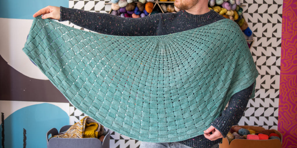 Шаль плетеным узором The Basketweaver Shawl
