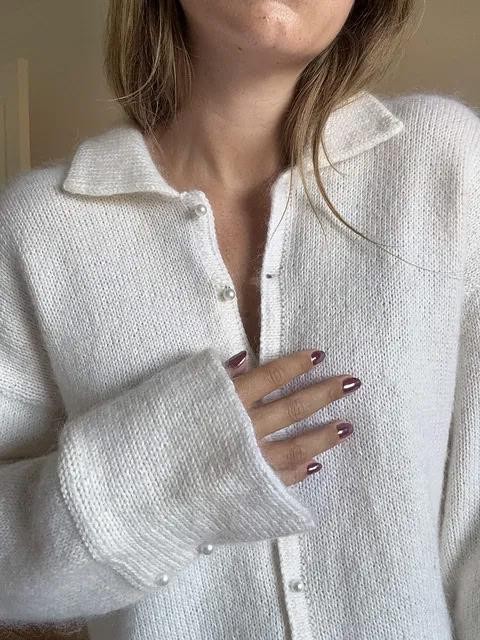 Вязаная рубашка спицами