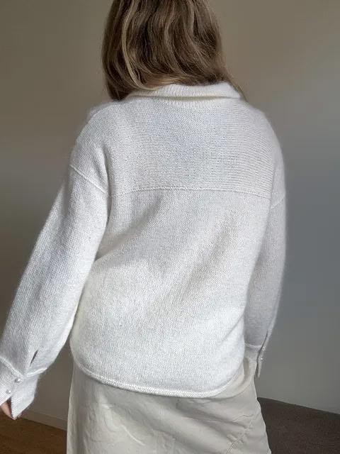 Вязаная рубашка спицами