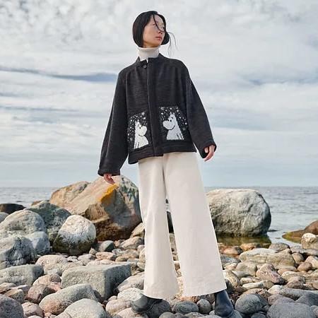 Вязаный спицами оверсайз жакет с мумий-троллем  Midwinter