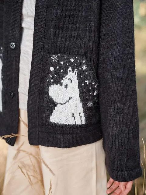 Вязаный спицами жакет с мумий-троллями